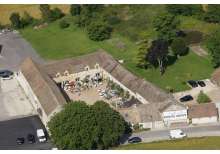 vue aerienne de la cour des antiquaires et brocanteurs